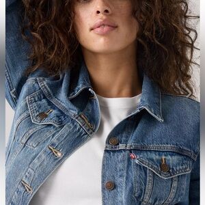 Levi's Women’s XL Classic Authentic Women’s Blue Denim Trucker Jean Jacket EUC